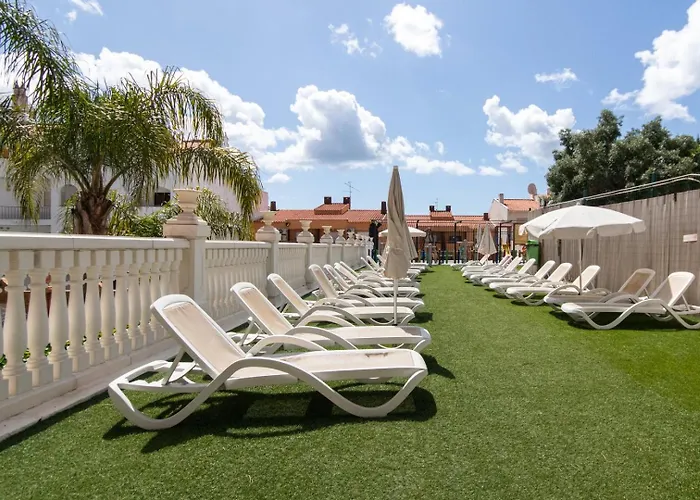 The Concierge - Pool Choromar