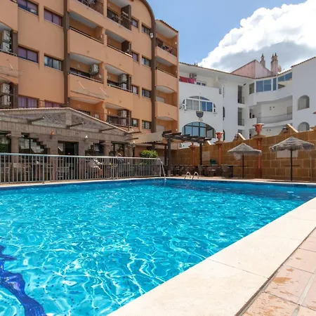Lejlighed The Concierge - Pool Choromar