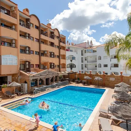 The Concierge - Pool Choromar *